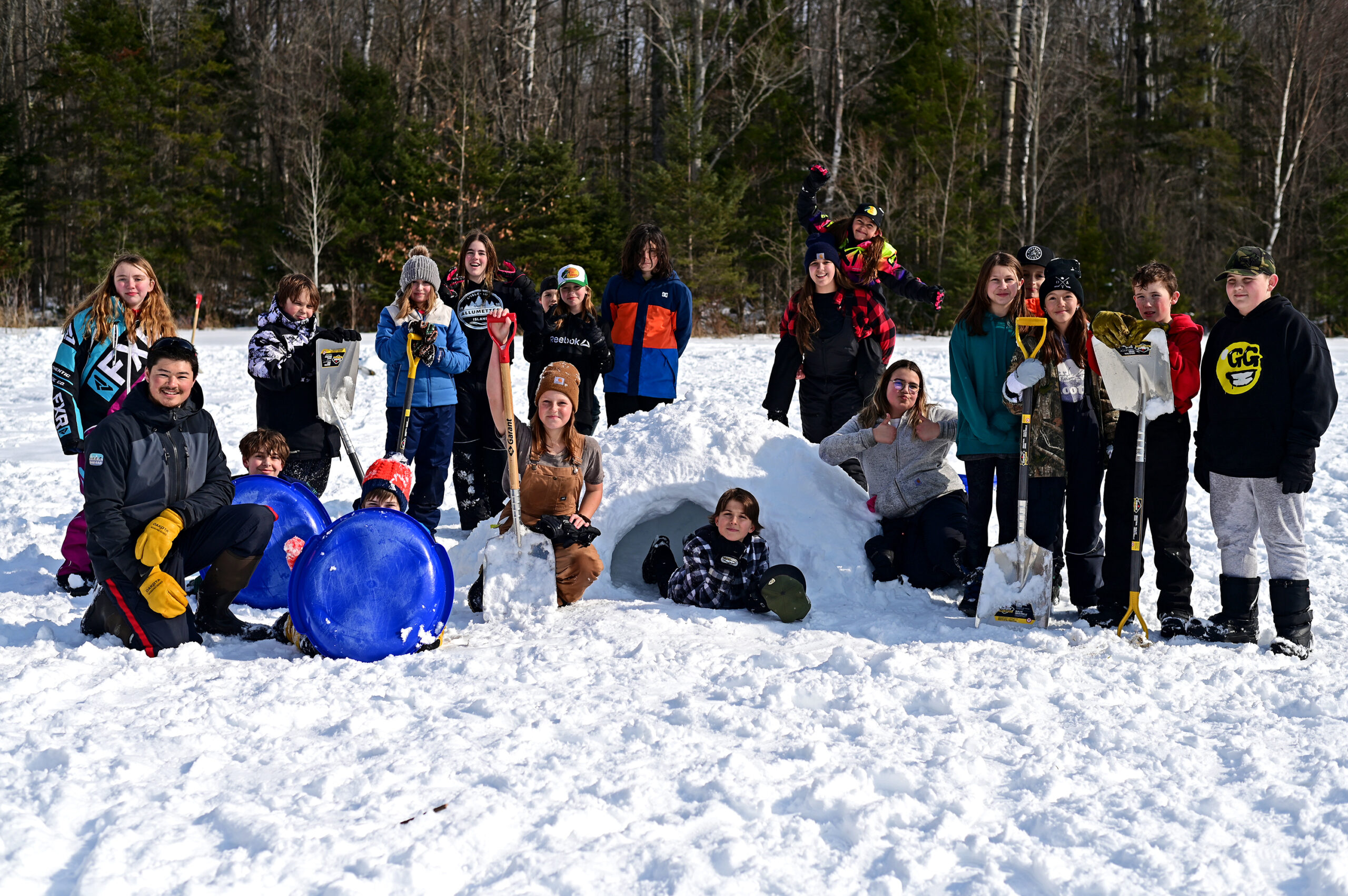 Photo de groupe après le bâtiment quinzee