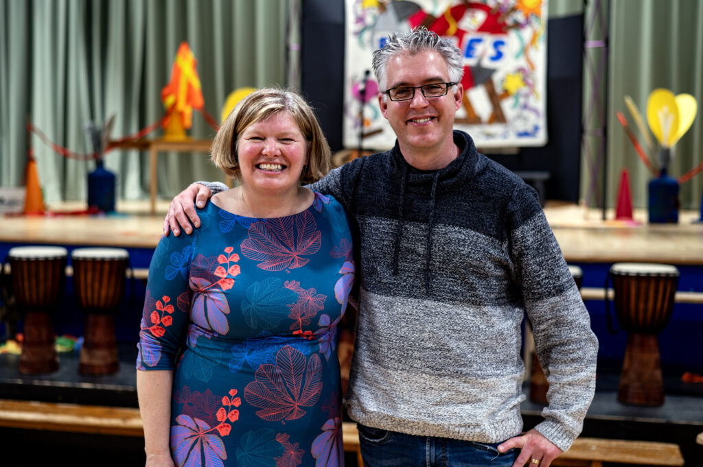 DSC_6839 Mme Medley et M. Piper posent ensemble pour une photo